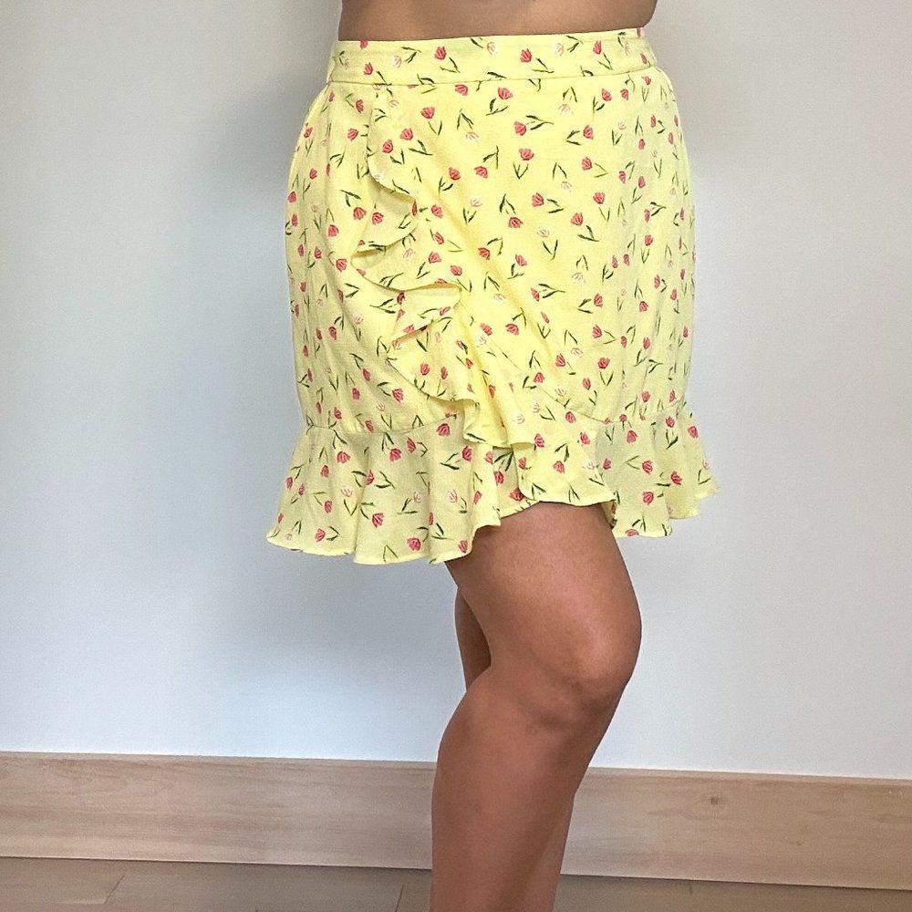 YELLOW RUFFLE MINI SKIRT - Picture 3 of 5